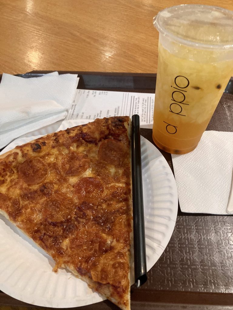 ニューヨークペパロニピザ＆トロピカルパッションフルーツティー＠ランダースセントラル