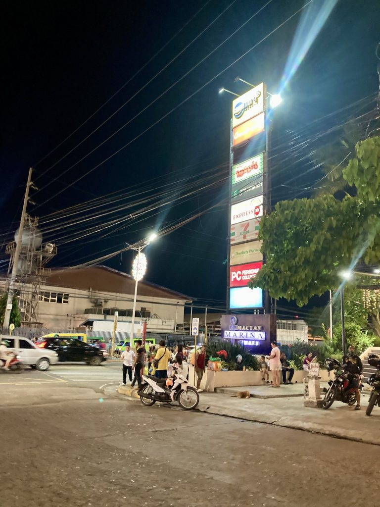 マクタン島マリナモール横