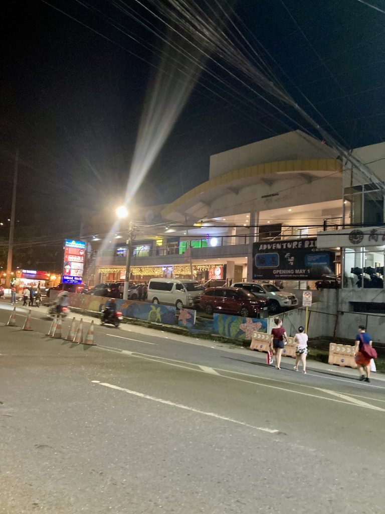 Mactan Tropics Center（マクタントロピクスセンター）