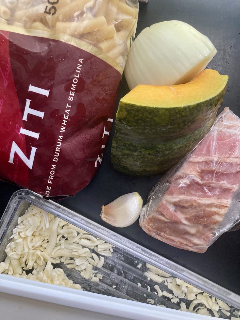 かぼちゃとベーコンのマカロニグラタン 材料