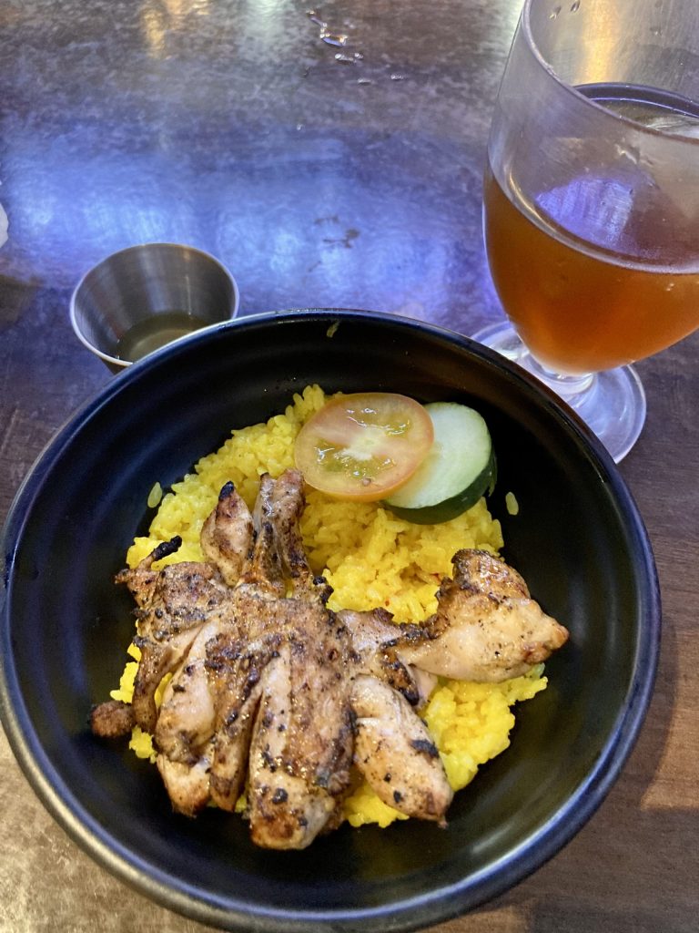 クラーク空港のご飯(407ペソ)