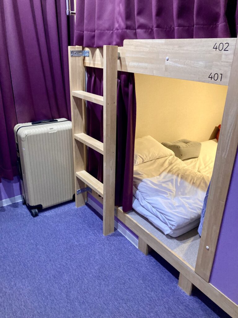 神戸の日系ホステルのベッドスペース（ドミトリー）