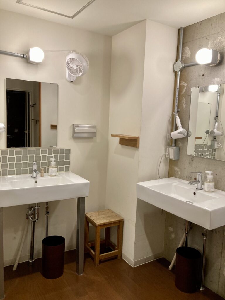 東京馬喰町の日系ホステルCITAN（シタン）女性用バスルーム