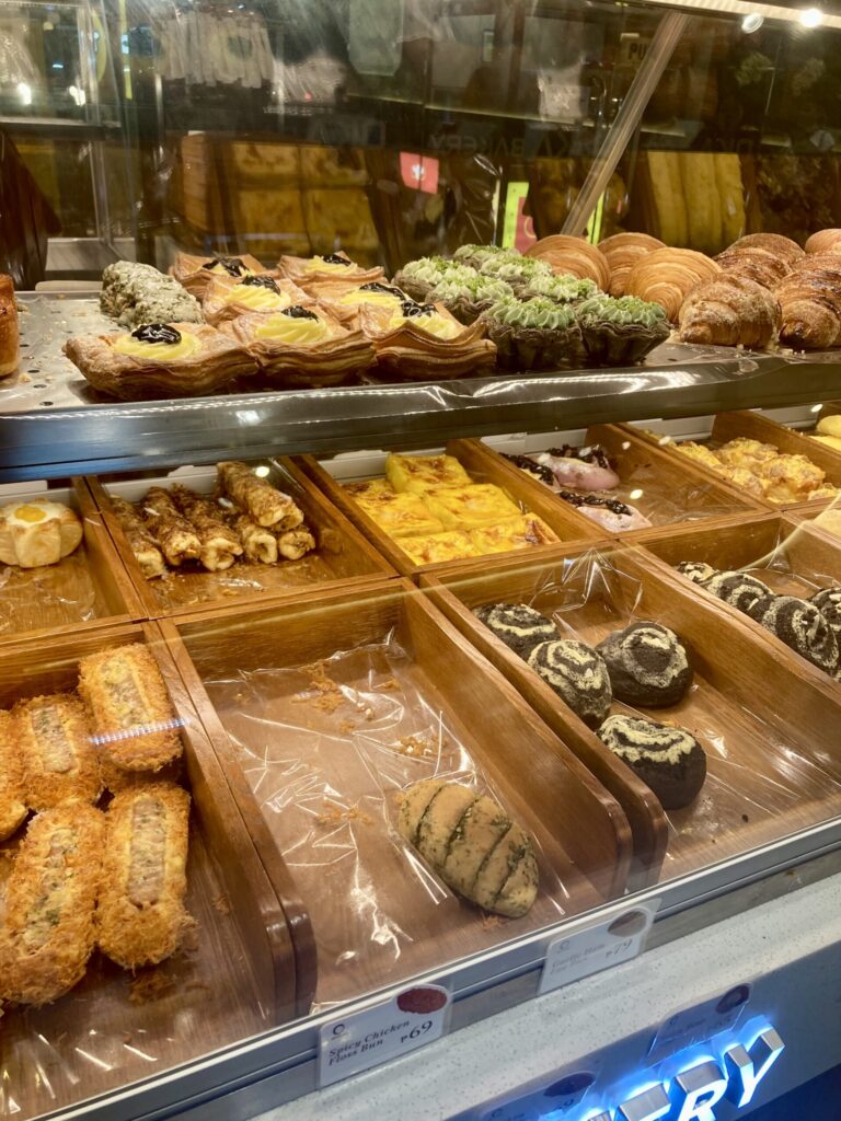 ガイサノカントリーモール一階の新パン屋さんOKA Bakery　デニッシュや甘い系