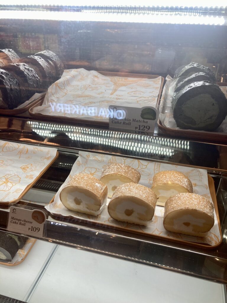 ガイサノカントリーモール一階の新パン屋さんOKA Bakery　ロールケーキ