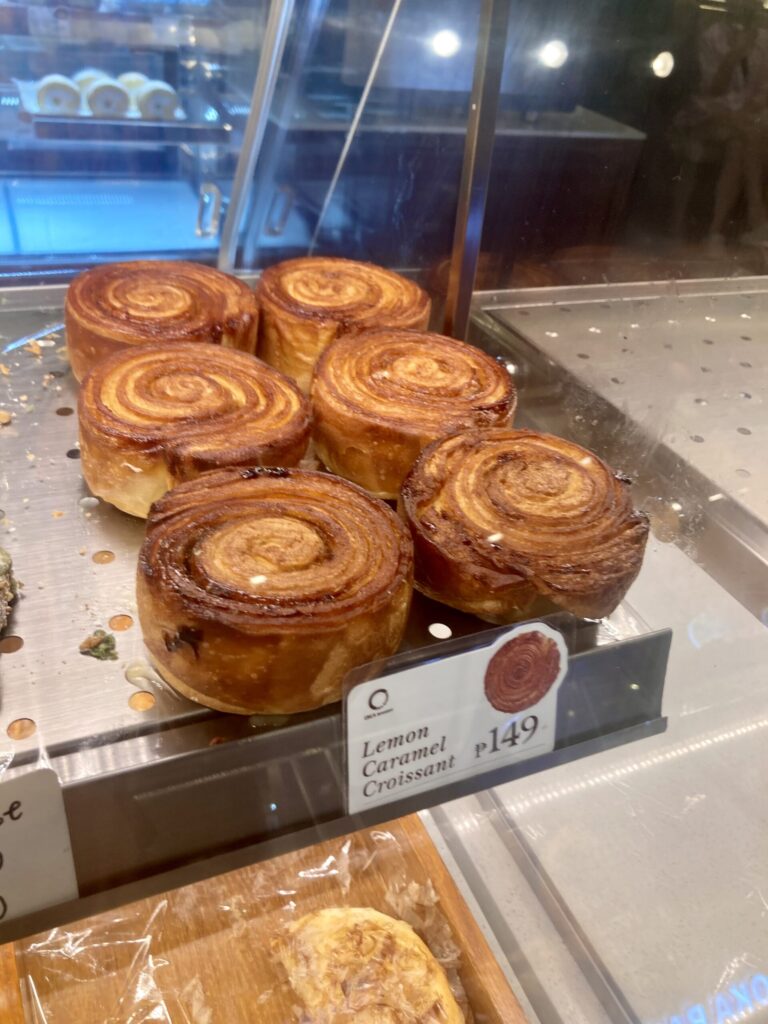 ガイサノカントリーモール一階の新パン屋さんOKA Bakery　レモンキャラメルクロワッサン