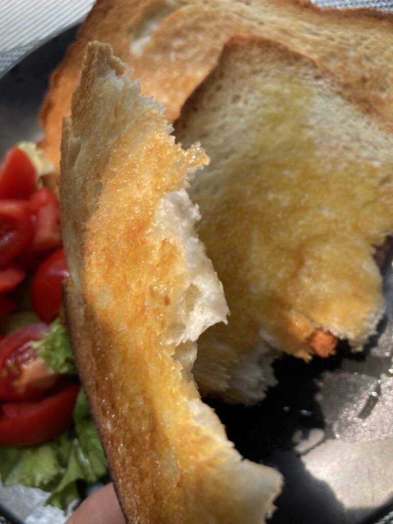 ガイサノカントリーモール一階の新パン屋さんOKA Bakery　食パン