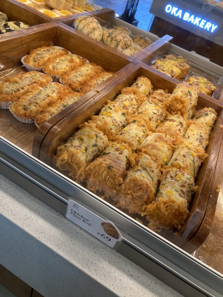 ガイサノカントリーモール一階の新パン屋さんOKA Bakery　フロス系　おかずパン