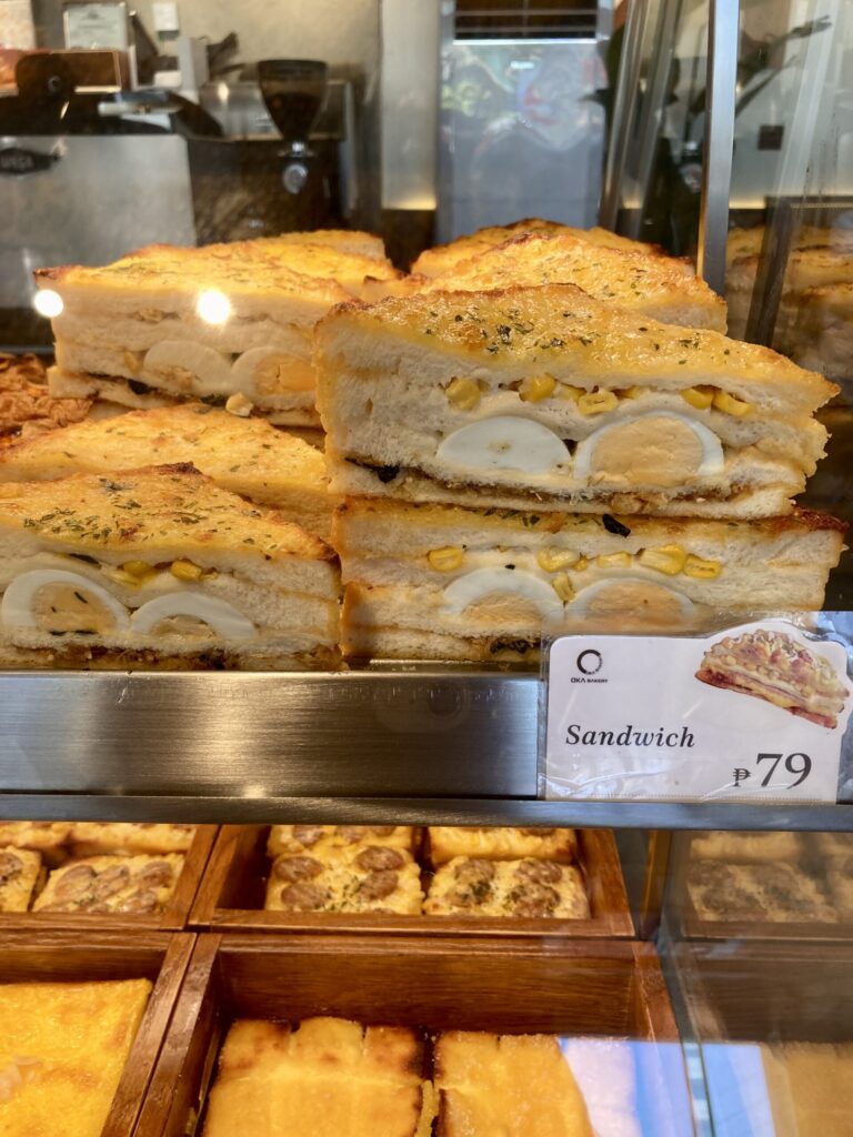 ガイサノカントリーモール一階の新パン屋さんOKA Bakery　サンドウィッチ　おかずパン