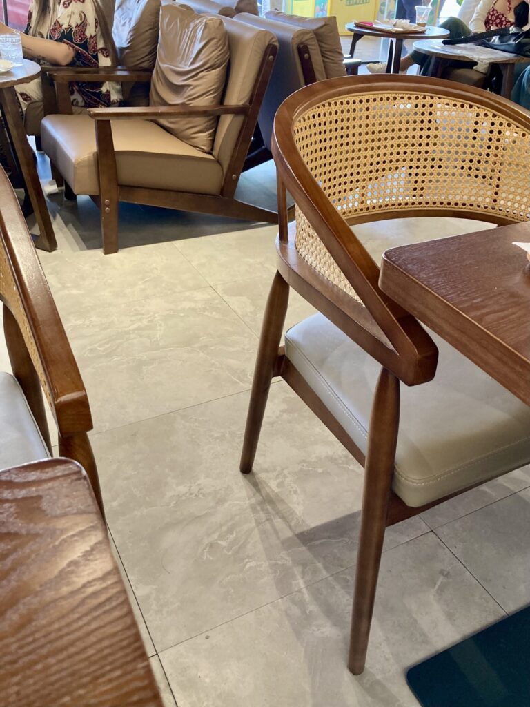 ガイサノカントリーモール一階の新パン屋さんOKA Bakery　店内