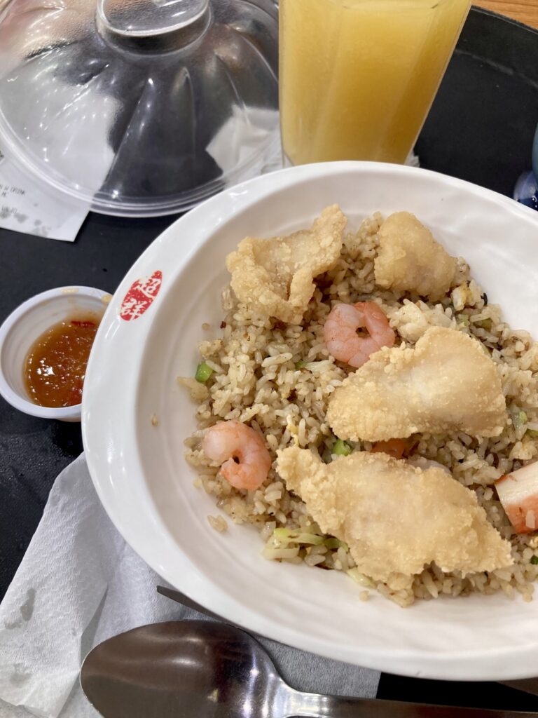 チョーキンChowking　期間限定シーフードチャーハン＋パイナップルジュース