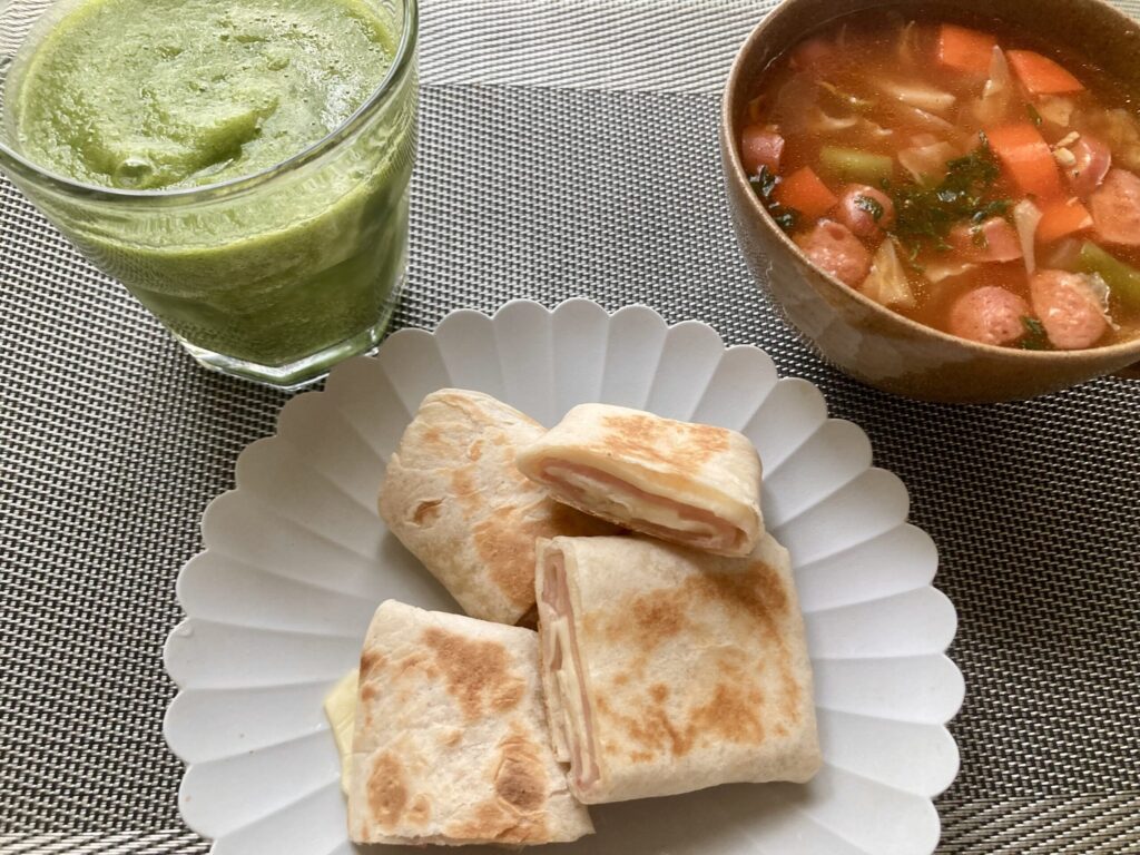 DeliSunとMarbyのトルティーヤ食べ比べ　ハムチーズブリトー