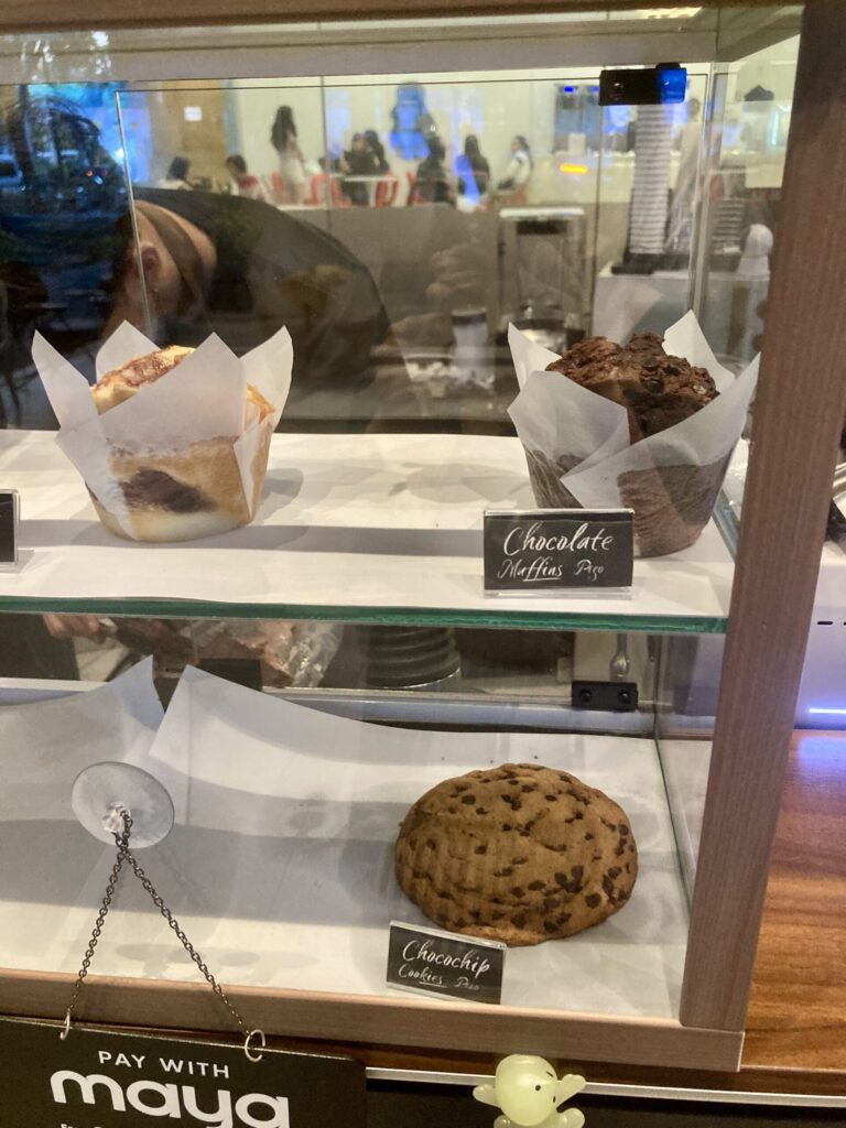 セブITパークのコーヒーショップTAKAPI　マフィンとクッキー