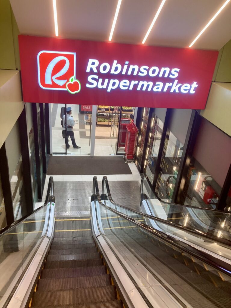 ロビンソンスーパーマーケットフィルインベストビル地下ITパーク店