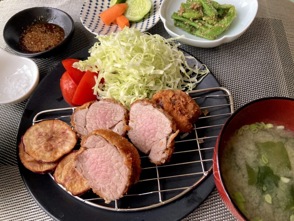 フィリピンの豚ヒレ肉 ヒレカツ定食