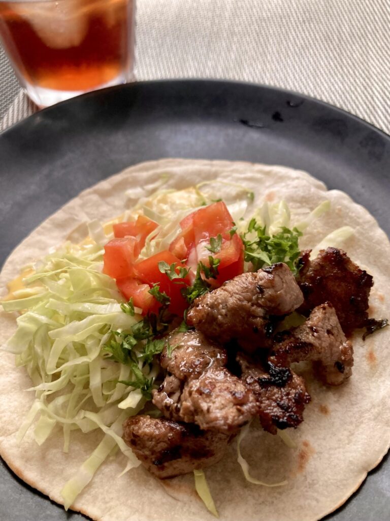 フィリピンの豚ヒレ肉 トルティーヤサンド