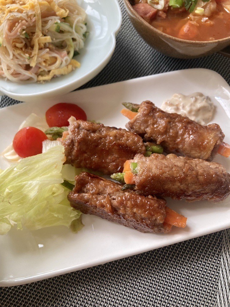 フィリピンの牛薄切り肉で野菜の肉巻き